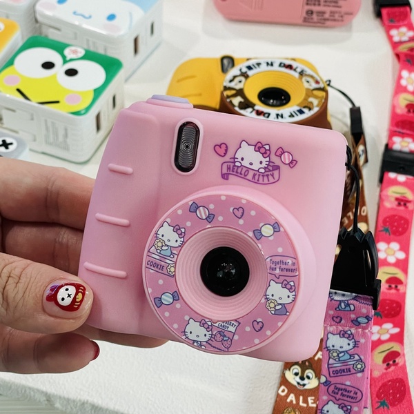 7-11「Hello Kitty玩遊世界提袋」加購99元，Kitty泡麵碗、疊疊杯、行李箱、相機超欠收