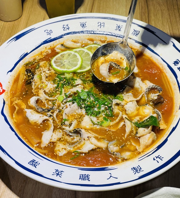 不當愚民當刁民!台中「刁民酸菜魚」登陸台北信義區,秘罈酸菜魚必吃,試營運整桌5折