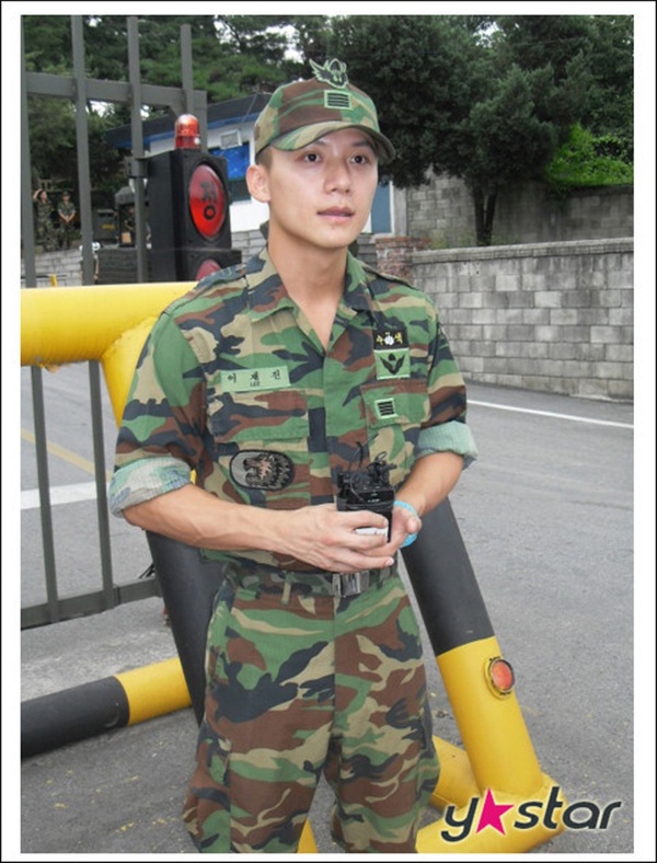8位曾「說謊逃兵」韓星！RAVI爆偽造體檢，元斌、宋承憲也陷爭議，他為逃兵竟拔12顆牙