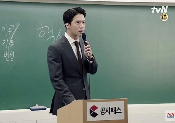 10位韓劇「老師」角色!《黑暗榮耀》宋慧喬為復仇而來,《浪漫速成班》鄭敬淏超搞笑