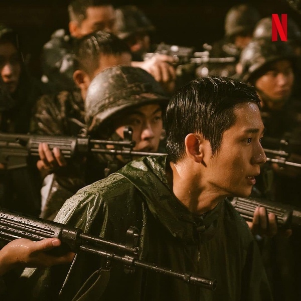 Netflix 2023韓劇推薦！《京城生物》精彩不輸《黑暗榮耀2》，韓版《想見你》CP感更勝