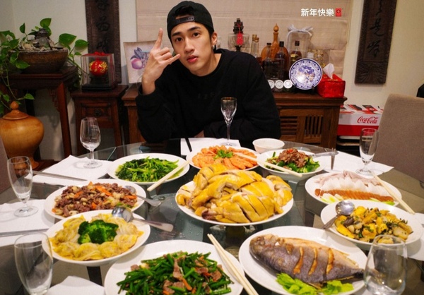 2023農曆新年明星年夜飯合集!ELLA榴蓮大餐有味道、楊冪年菜太樸實,李現、鬼鬼親下廚