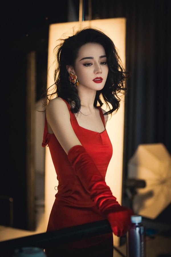 陸劇15位女星過年造型!趙麗穎&楊紫&熱巴同款紅裙PK,唐嫣倪妮港風美翻,而她意外驚豔