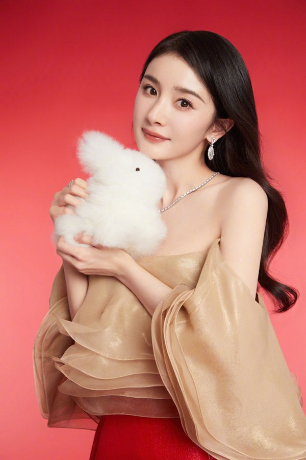 陸劇15位女星過年造型!趙麗穎&楊紫&熱巴同款紅裙PK,唐嫣倪妮港風美翻,而她意外驚豔