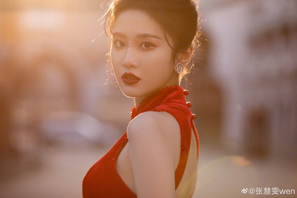陸劇15位女星過年造型!趙麗穎&楊紫&熱巴同款紅裙PK,唐嫣倪妮港風美翻,而她意外驚豔
