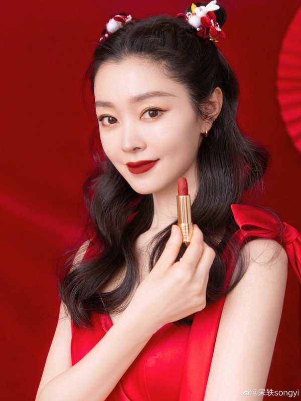 陸劇15位女星過年造型!趙麗穎&楊紫&熱巴同款紅裙PK,唐嫣倪妮港風美翻,而她意外驚豔
