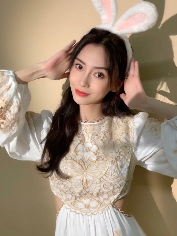 陸劇15位女星過年造型!趙麗穎&楊紫&熱巴同款紅裙PK,唐嫣倪妮港風美翻,而她意外驚豔