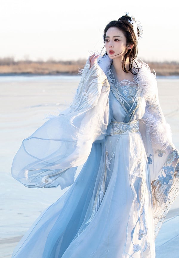 網評陸劇10位「神顏頂級美人」!熱巴、楊穎前三沒爭議,劉亦菲是仙女,而她真讓人難忘