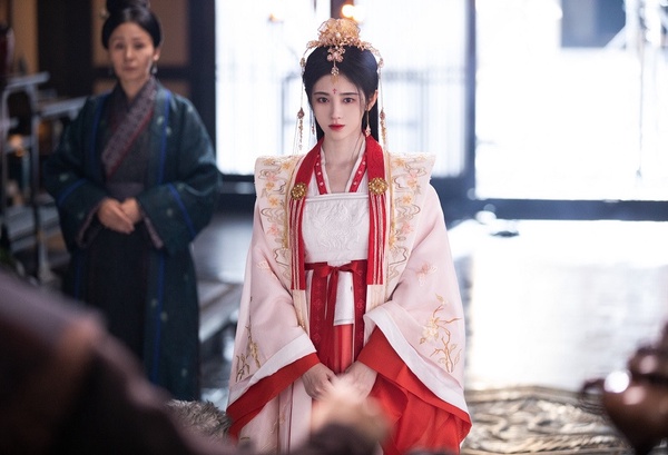 搜狐評選9位「無效接劇」陸劇演員!楊穎鞠婧禕演什麼都一樣,娜扎5年9部劇沒一部破5分