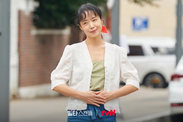 《浪漫速成班》全道嬿造型很土?9套劇中造型解析,髮帶藏細節,根本花襯衫穿搭範本!