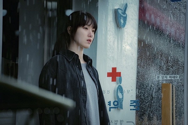 「我愛你,沒有什麼目的,只是愛你。」三毛寫給女人的15句愛情語錄,心酸卻真實。
