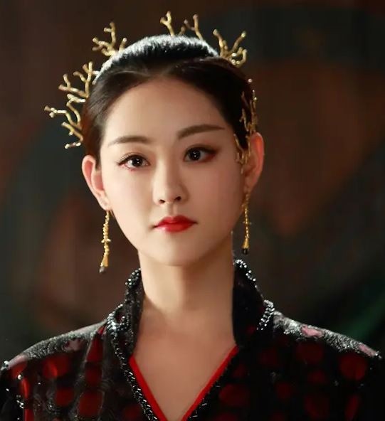 古裝劇9位女神「黑化」造型！楊冪美豔，楊超越紫眼影仍美，趙麗穎李蘭迪卻逃不過吐嘈