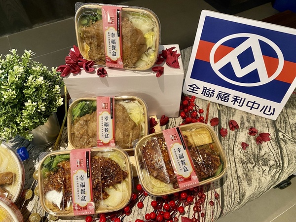 全聯「60元便當」拓展至300店!主菜升級黃金無骨厚雞排,再推「全聯小時達」外送到家