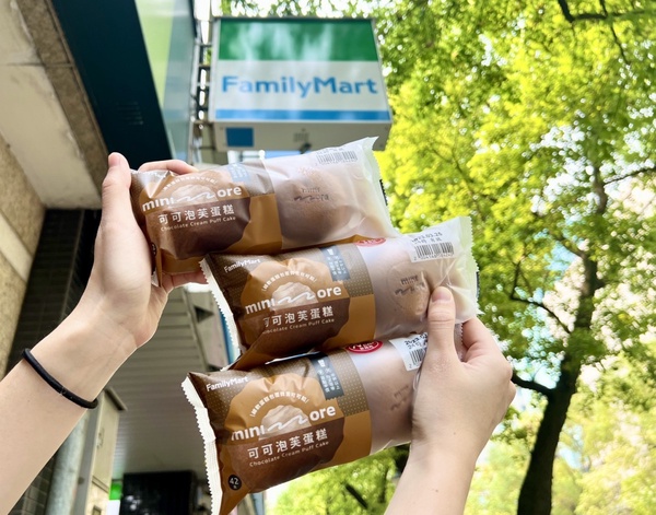 全家咖啡買一送一！全家「補班優惠」：拿鐵、抹茶拿鐵買一送一，美式、甜點皆有優惠
