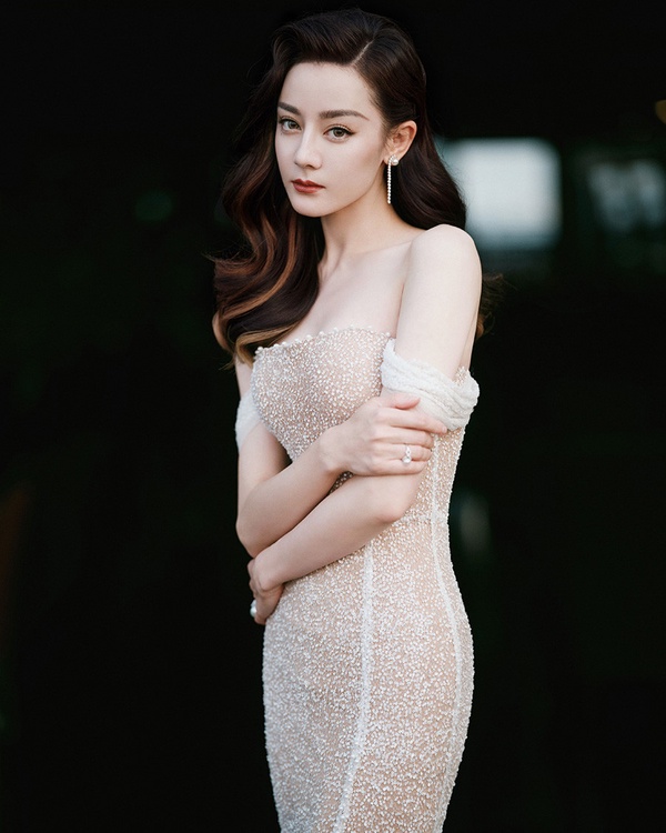 12位陸劇明星精修vs.未修!劉亦菲優雅&楊洋帥氣,迪麗熱巴造型師被吐嘈?舒淇大獲全勝