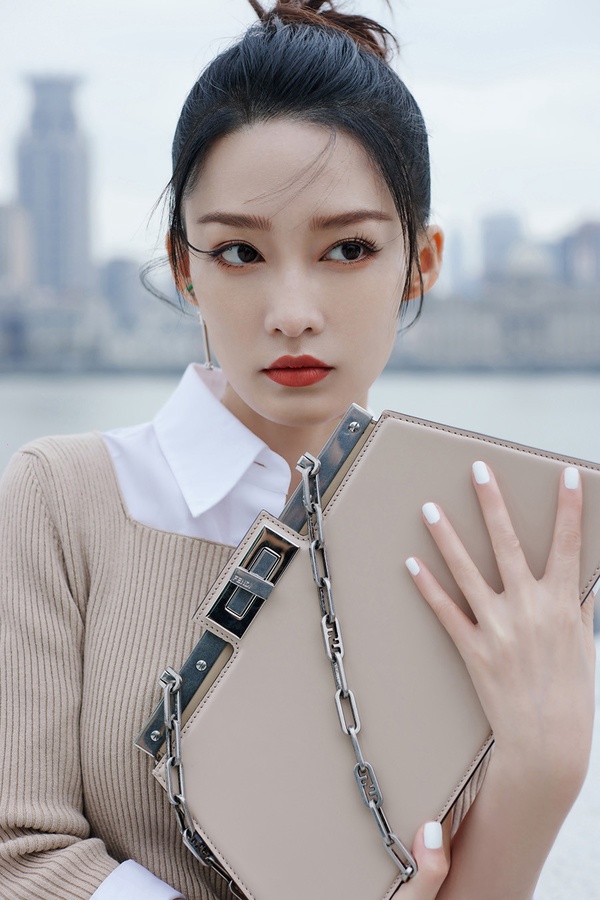 12位陸劇明星精修vs.未修!劉亦菲優雅&楊洋帥氣,迪麗熱巴造型師被吐嘈?舒淇大獲全勝