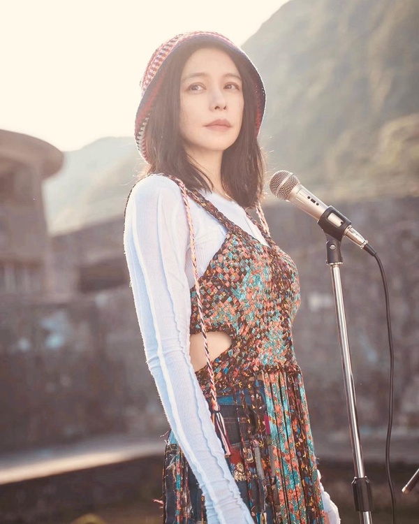 日網票選最美華人女星TOP10!劉詩詩第七、楊穎第四,楊冪輸給迪麗熱巴,台灣最美是她