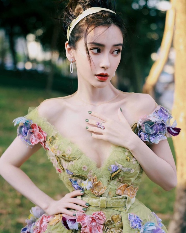 日網票選最美華人女星TOP10!劉詩詩第七、楊穎第四,楊冪輸給迪麗熱巴,台灣最美是她