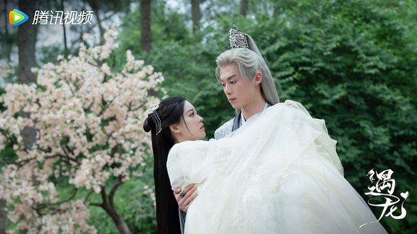 9對「超爛陸劇」的高顏值CP!楊洋&劉亦菲擁抱夢回《三生三世》, 王鶴棣&沈月是真的搭