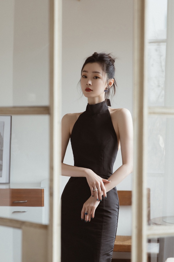 微博之夜24位陸劇女星紅毯造型！楊冪、劉亦菲、迪麗熱巴美翻天，劉詩詩優雅，唐嫣、楊紫甜美，虞書欣性感，白鹿造型被吐槽！