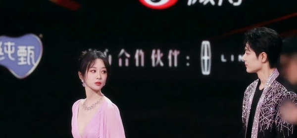 微博之夜11組明星神奇同框！楊冪&amp;劉詩詩&amp;楊穎同框，肖戰同框劉亦菲，楊紫同框李現熱巴