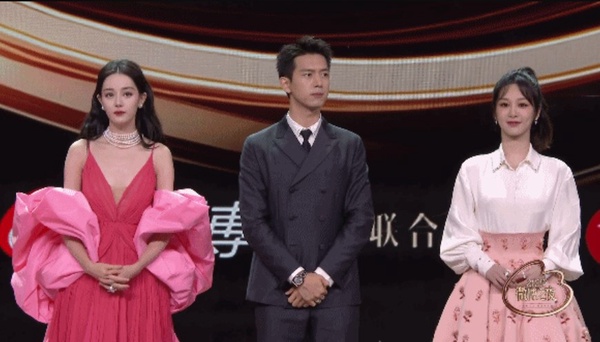 微博之夜11組明星神奇同框！楊冪&amp;劉詩詩&amp;楊穎同框，肖戰同框劉亦菲，楊紫同框李現熱巴