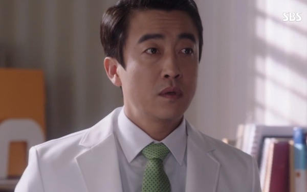 《模範計程車2》劇情隱藏彩蛋！純白教顏色有玄機，金道奇囚犯號碼5283是計程車車牌！