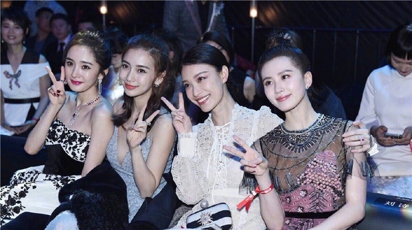 9組陸劇「頂級帥哥美女」同台!李現先夾在楊冪&趙麗穎中間,又夾在楊紫&迪麗熱巴中間