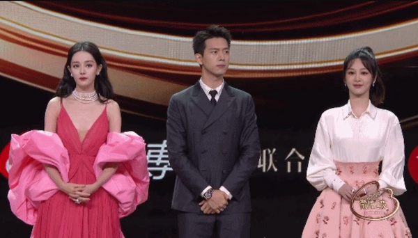 9組陸劇「頂級帥哥美女」同台!李現先夾在楊冪&趙麗穎中間,又夾在楊紫&迪麗熱巴中間