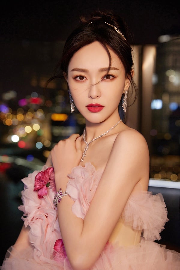 10位「陸劇85後小花」命運大不同!楊冪&趙麗穎&宋軼都為李沁做過配,而景甜實在是太妙