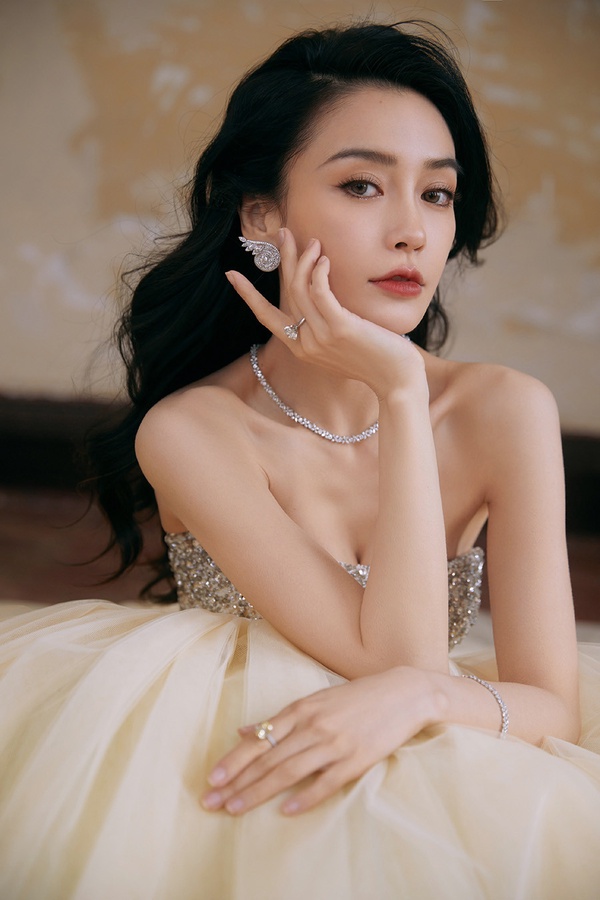 10位「陸劇85後小花」命運大不同!楊冪&趙麗穎&宋軼都為李沁做過配,而景甜實在是太妙