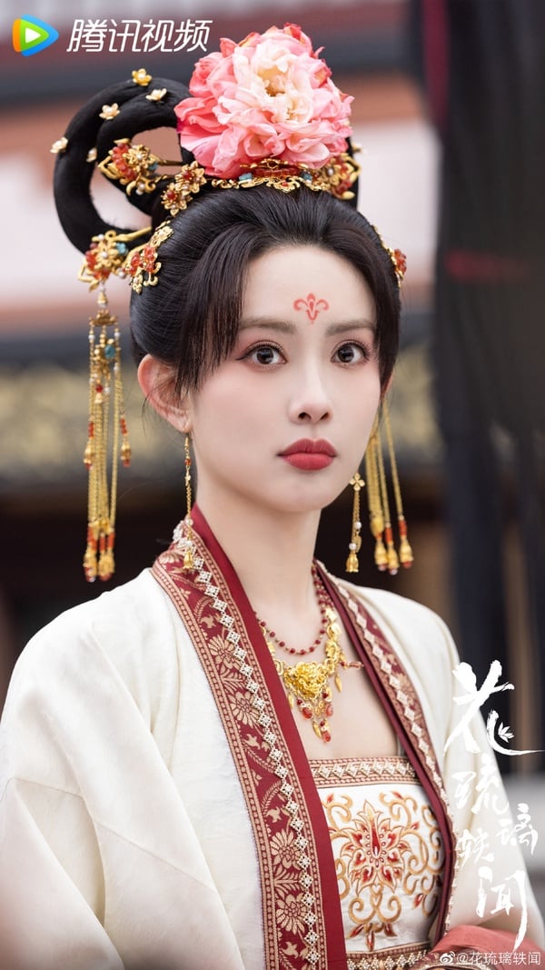 古裝劇10款絕美頭飾！孟子義艷麗，趙麗穎貴氣，楊冪仙，《甄嬛傳》華妃頂8000萬在頭上