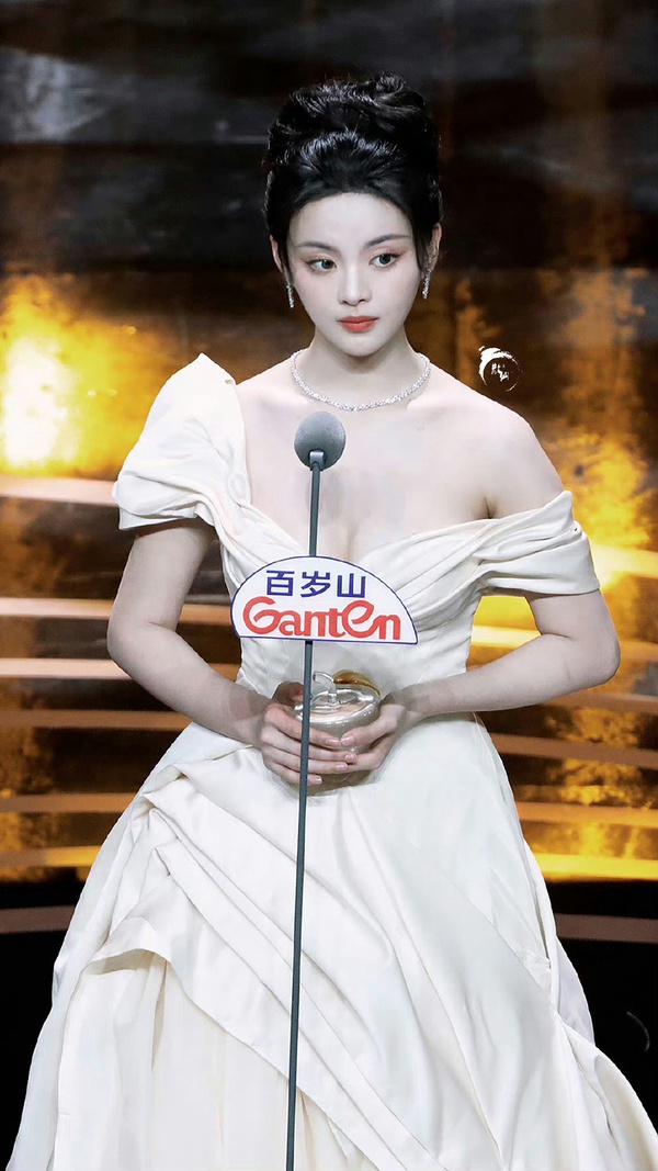 陸劇品質盛典12位明星精修vs未修!張新成評價兩極,李一桐美,楊超越驚豔,楊洋贏翻了