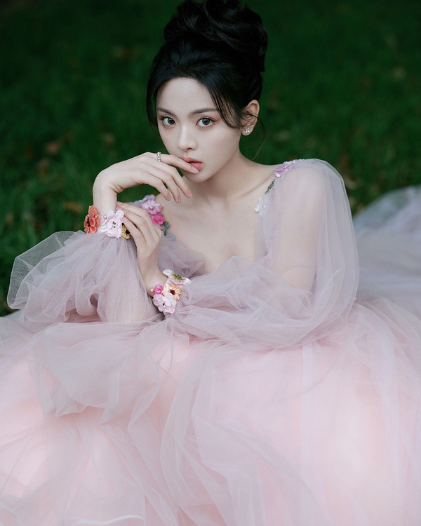 陸劇品質盛典12位明星精修vs未修!張新成評價兩極,李一桐美,楊超越驚豔,楊洋贏翻了