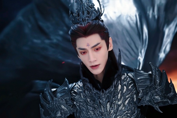 8位「顏值引熱議」陸劇明星!《長月燼明》羅雲熙瘦脫相,陳星旭沒稜角,吳磊好瘦好瘦