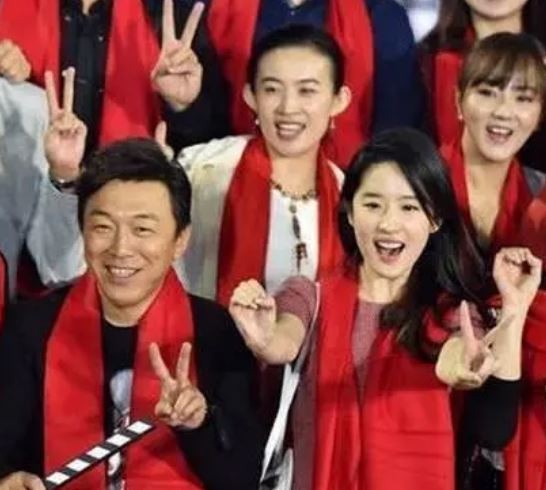 10組竟是同學的陸劇明星！景甜鄭爽命運奇妙，張若昀譚松韻同班，周冬雨娜扎境遇大不同