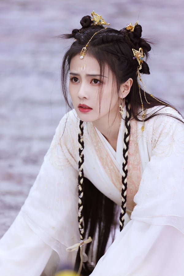 《長月燼明》8位古裝女神！白鹿&amp;陳都靈被豔壓？小狐狸孫珍妮美豔，還隱藏《香蜜》演員