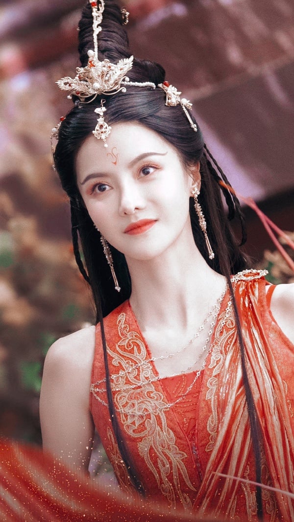 《長月燼明》8位古裝女神！白鹿&amp;陳都靈被豔壓？小狐狸孫珍妮美豔，還隱藏《香蜜》演員