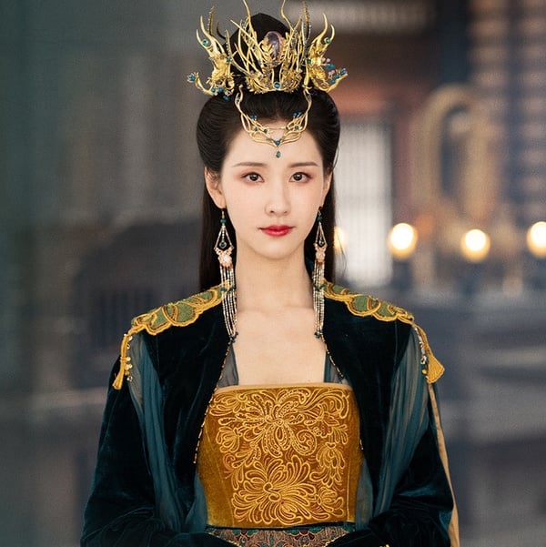 《長月燼明》8位古裝女神！白鹿&amp;陳都靈被豔壓？小狐狸孫珍妮美豔，還隱藏《香蜜》演員