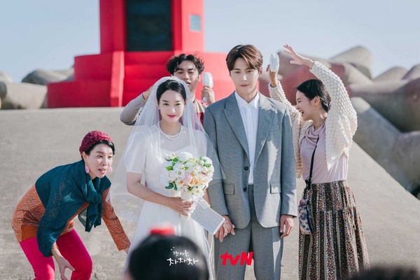 Netflix溫馨療癒韓劇推薦!《離婚律師申晟瀚》溫暖人心,《沒關係是愛情啊》更是經典