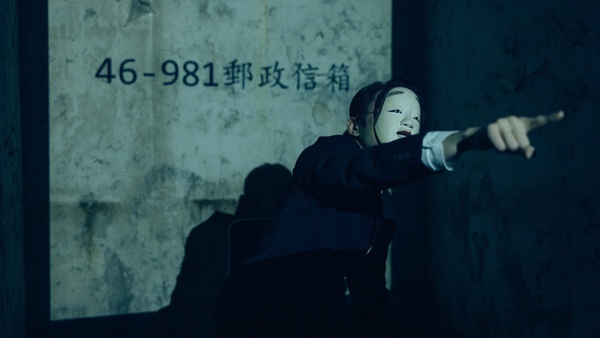 《模仿犯》劇情隱藏彩蛋!吳慷仁頭痛藥藏玄機,場景「這細節」早預吿兇手&危險的出現