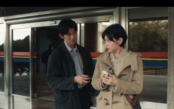 《模仿犯》劇情隱藏彩蛋!吳慷仁頭痛藥藏玄機,場景「這細節」早預吿兇手&危險的出現