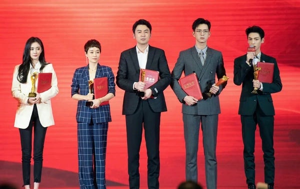 11組陸劇明星驚人身材比例！白鹿同框陳都靈被嘲？羅雲熙輸李現？他頭只到張凌赫的腰耶