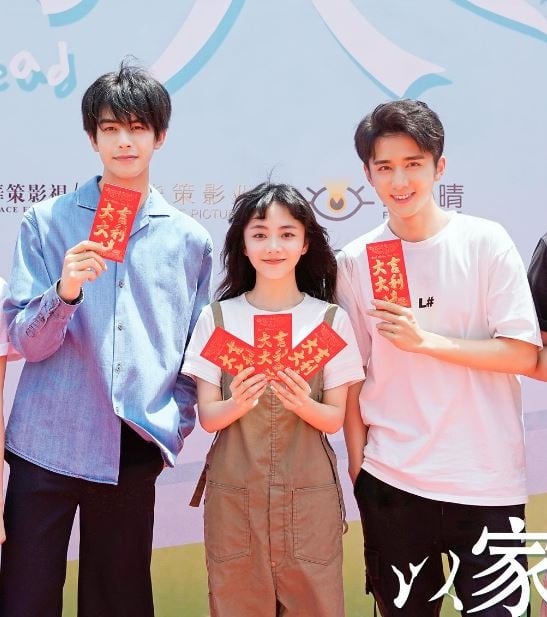 11組陸劇明星驚人身材比例！白鹿同框陳都靈被嘲？羅雲熙輸李現？他頭只到張凌赫的腰耶