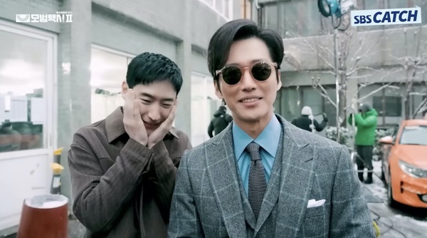 《模範計程車2》幕後秘密!道奇的郵件帳號有秘密,「朴主任」竟差點在第1季結局死去?