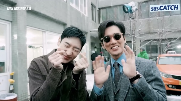 《模範計程車2》幕後秘密!道奇的郵件帳號有秘密,「朴主任」竟差點在第1季結局死去?