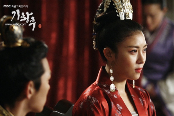 2023迎10周年的韓劇！《聽音》李鍾碩驚喜李寶英合體，《繼承者》《星你》都在那一年耶