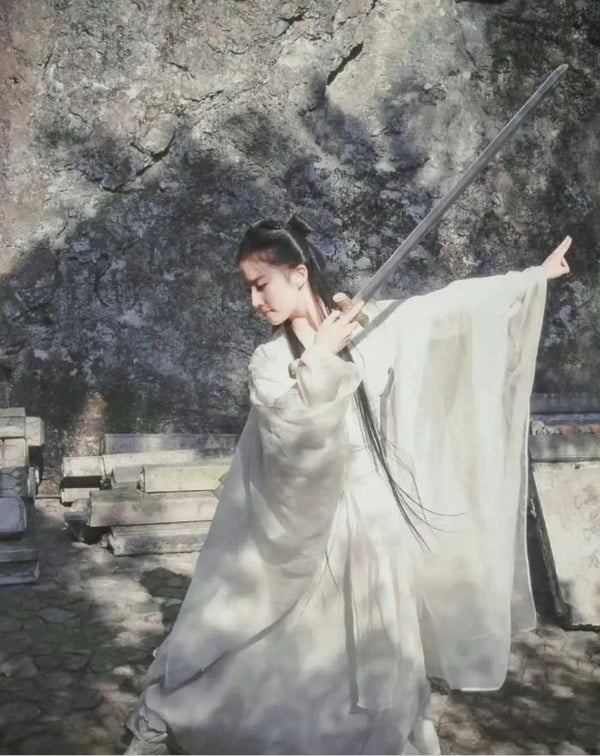古裝劇10位「儀態天花板」氣質美人！白鹿現代感重？熱巴大方優雅，而她真是天選古代人