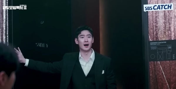 《模範計程車2》戲外趣事！確定有第3季？溫室長道歉了，李帝勳和表藝珍戲外真是甜翻了