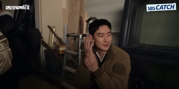《模範計程車2》戲外趣事！確定有第3季？溫室長道歉了，李帝勳和表藝珍戲外真是甜翻了